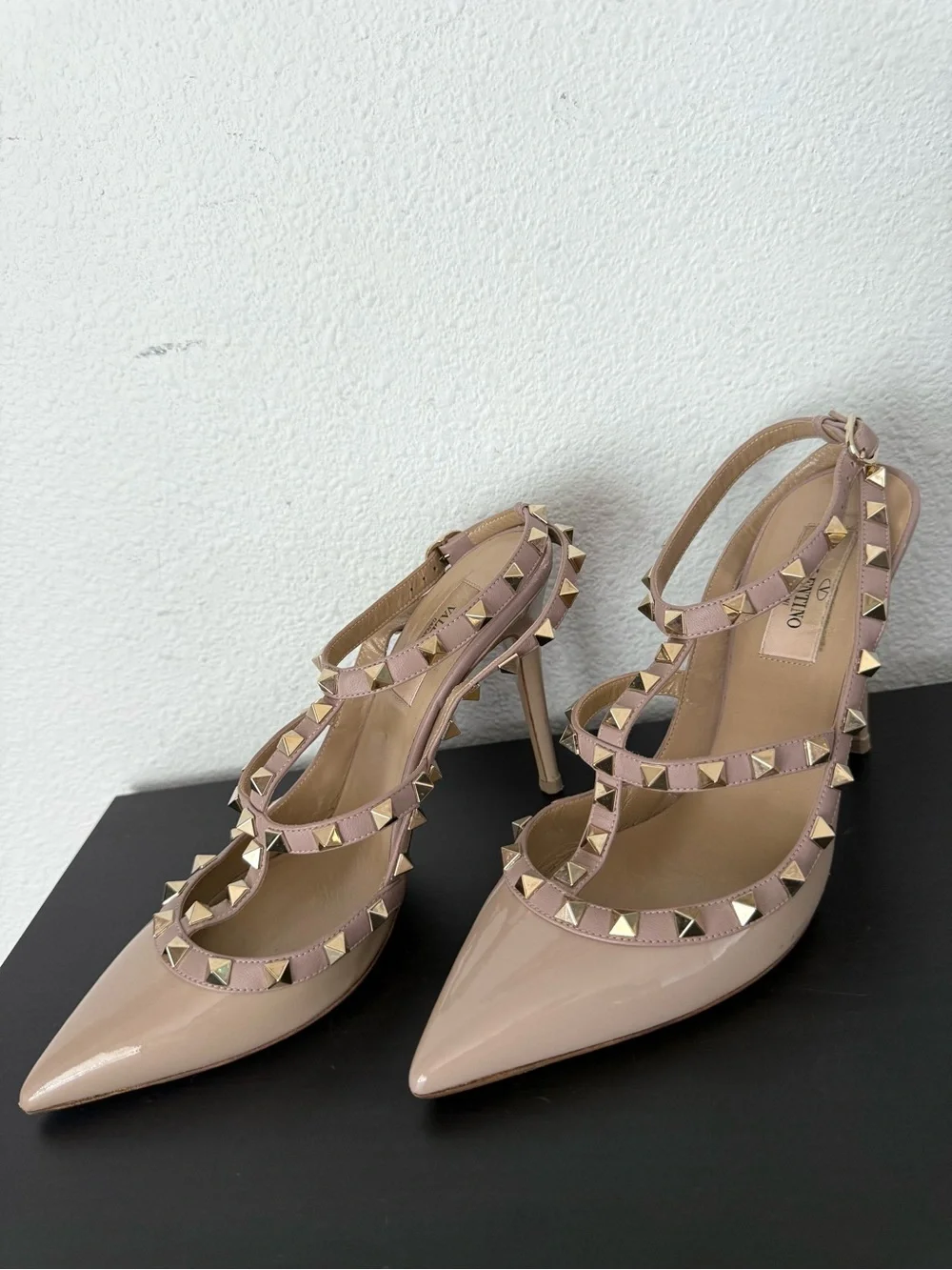 Valentino Garavani Patent Leather Rockstud Slingback Heels Pointed Toe